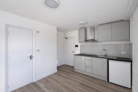 Flat Stag Lane in Greater London