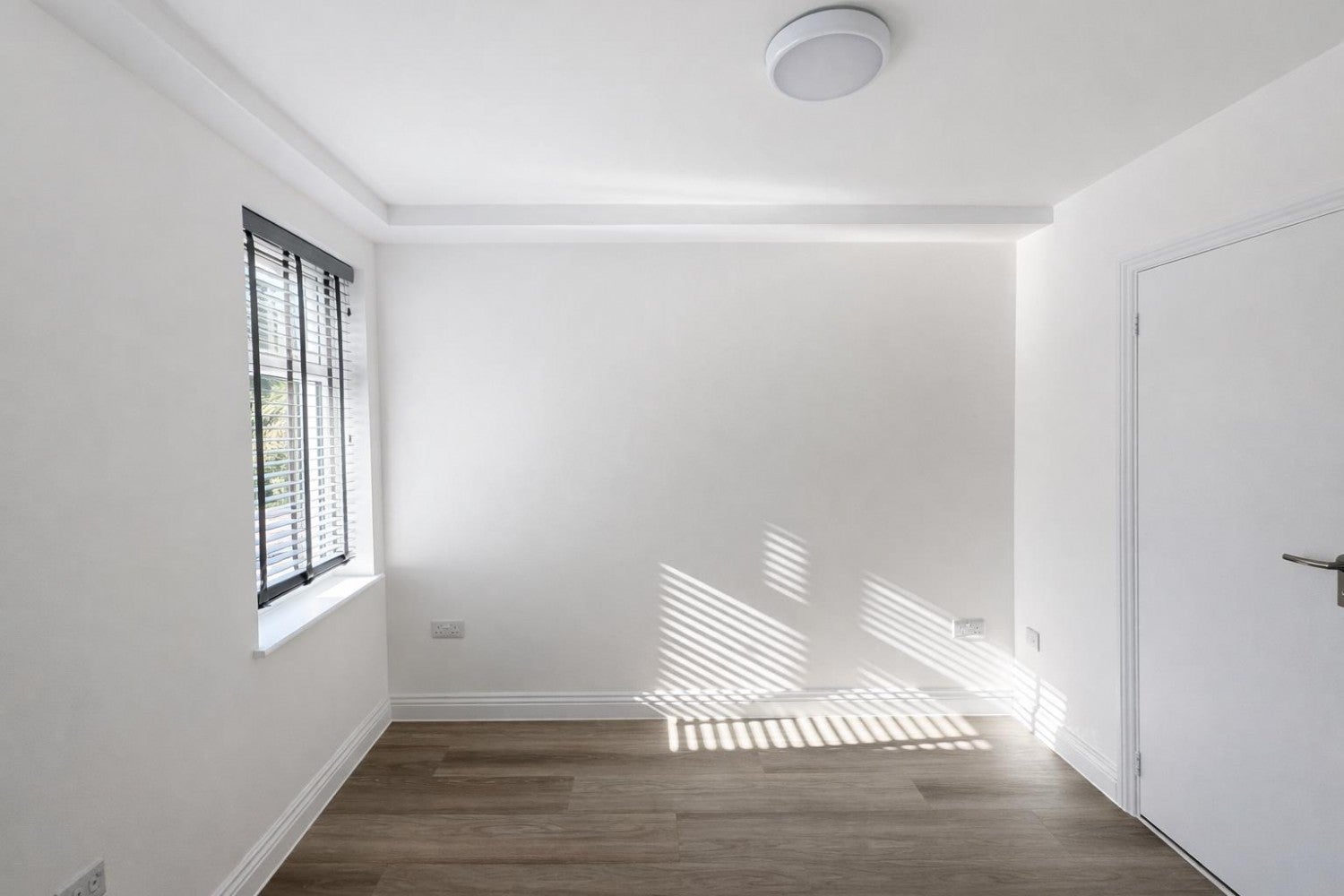Flat Stag Lane in Greater London