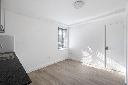 Flat Stag Lane in Greater London