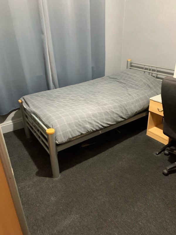 Room Hazel Road in Coventry