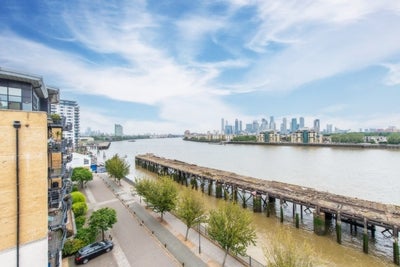 Flat Glaisher Street in Greater London