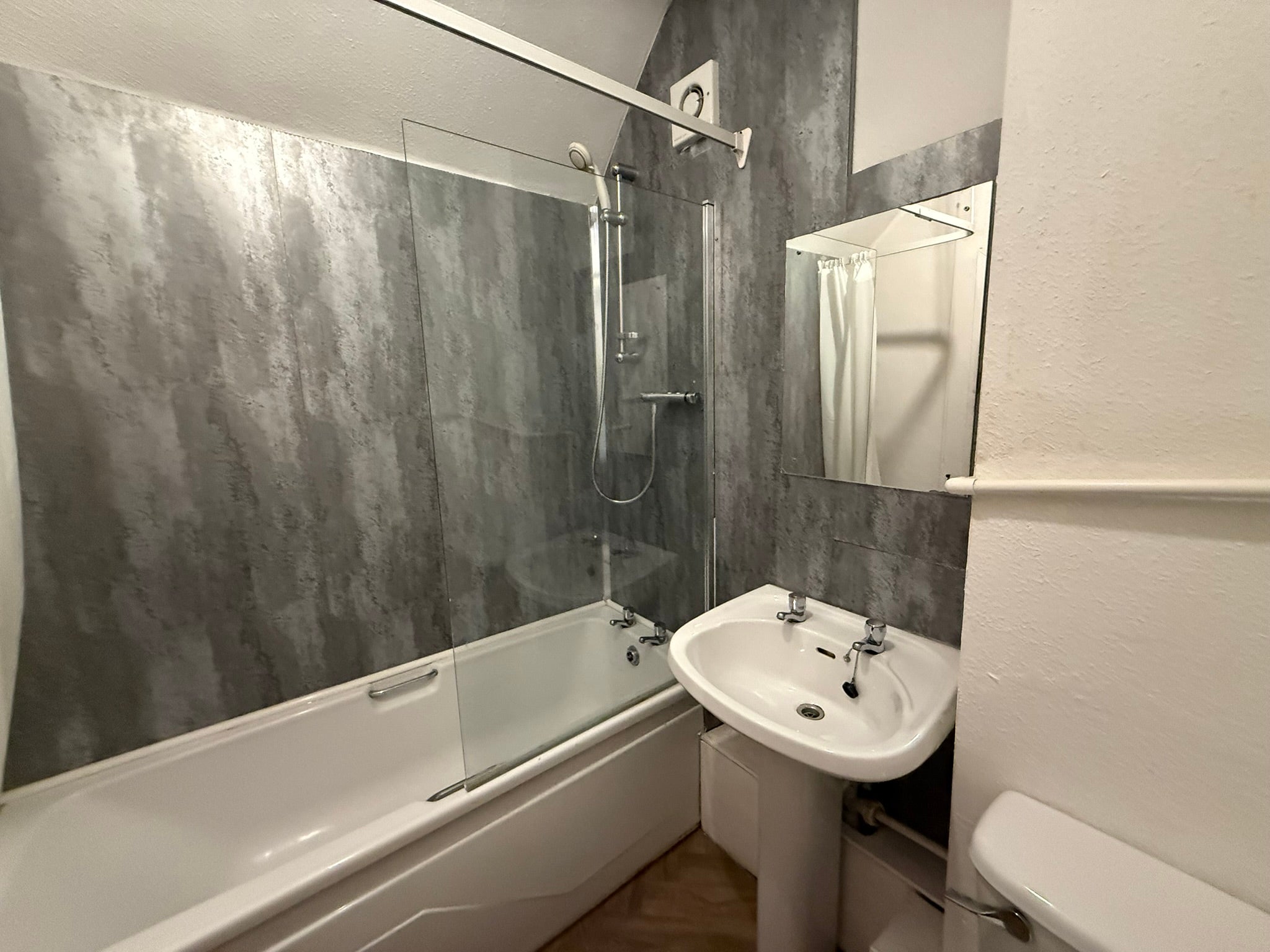 Flat Beckingham Road in Leicester