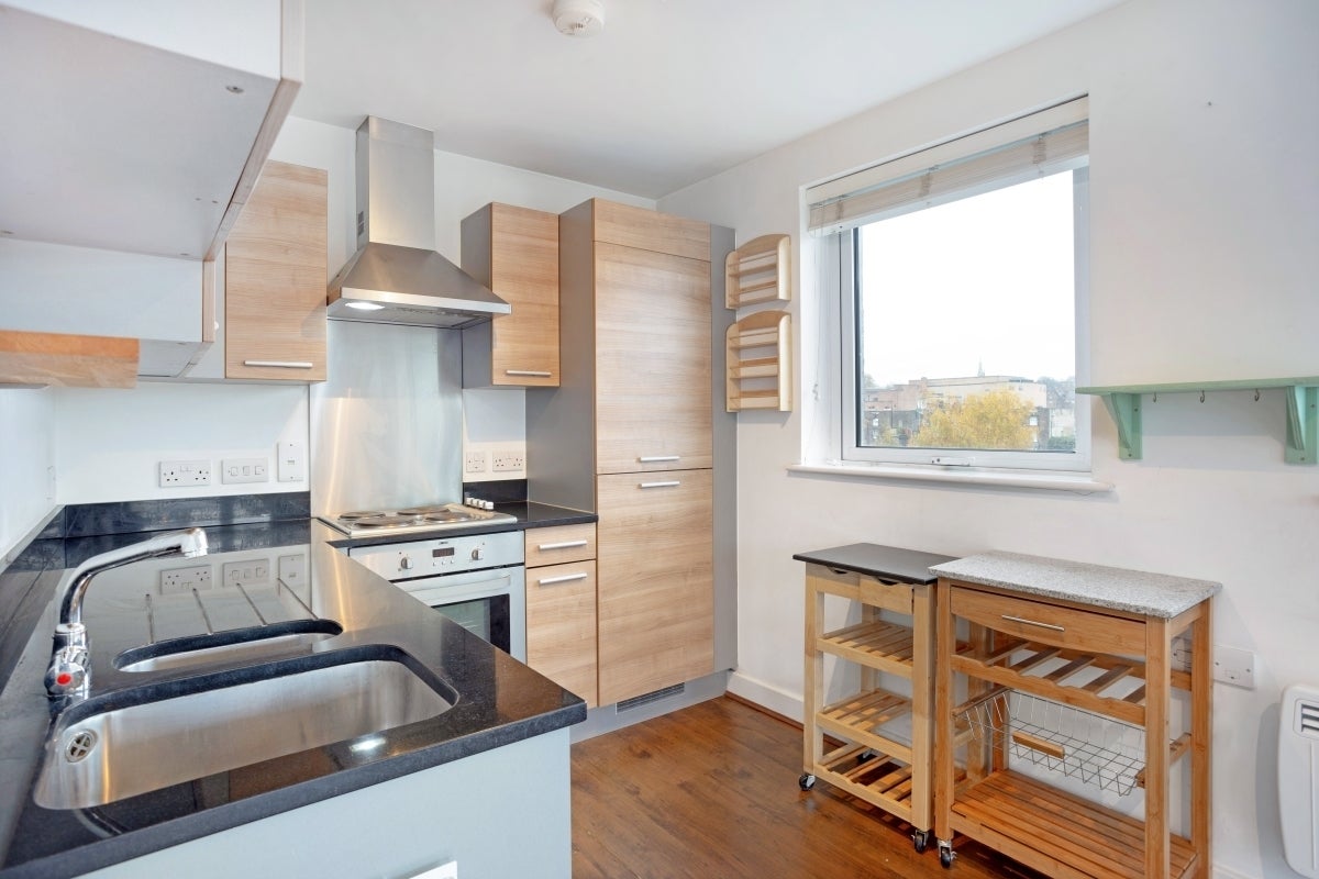 Flat Tarves Way in Greater London