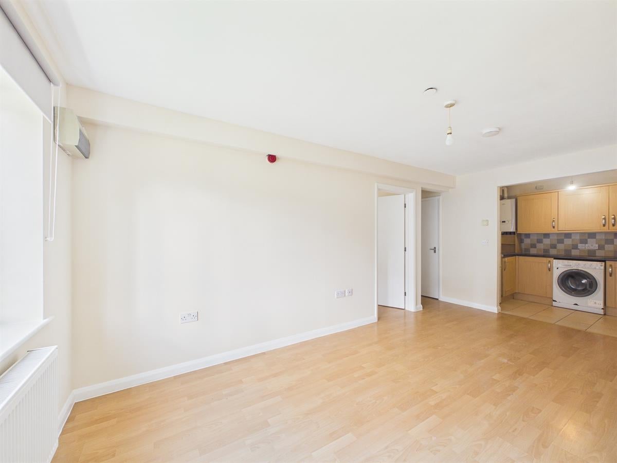 Flat Fratton Road in Portsmouth
