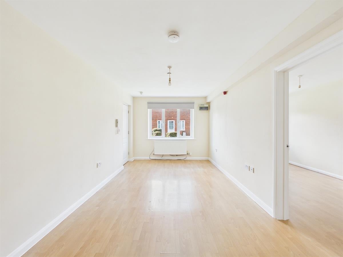 Flat Fratton Road in Portsmouth