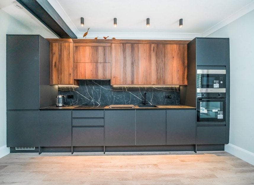 Flat Northfield Avenue in Greater London