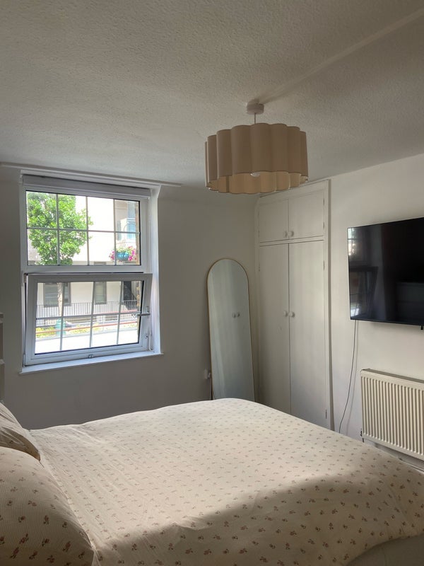 Flat Gatliff Road in City of Westminster
