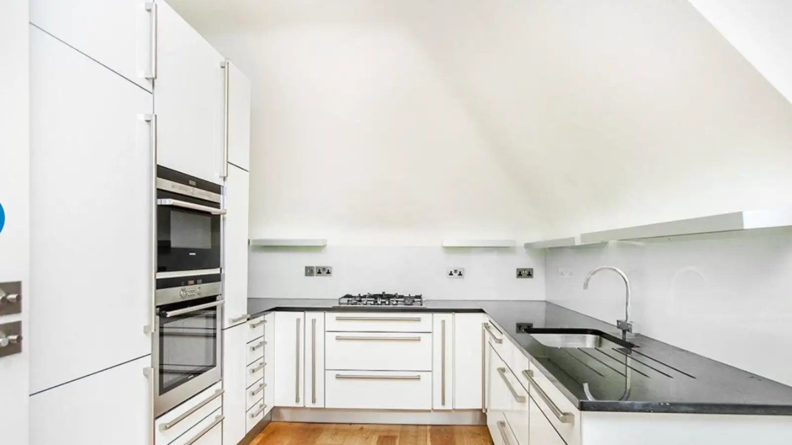 Flat Netherhall Gardens in Greater London