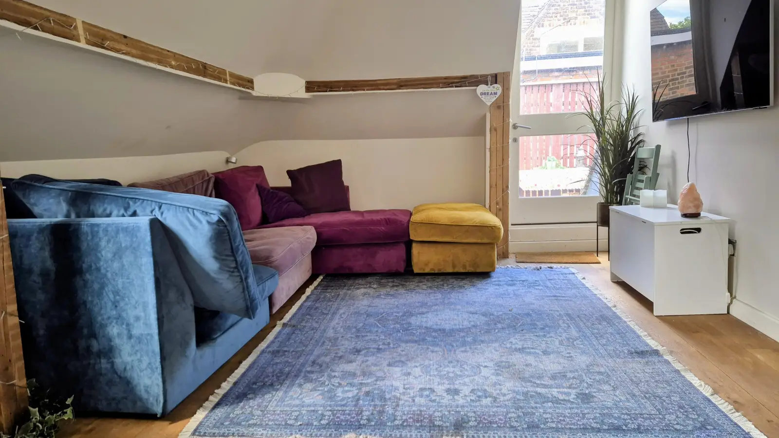 Flat Netherhall Gardens in Greater London