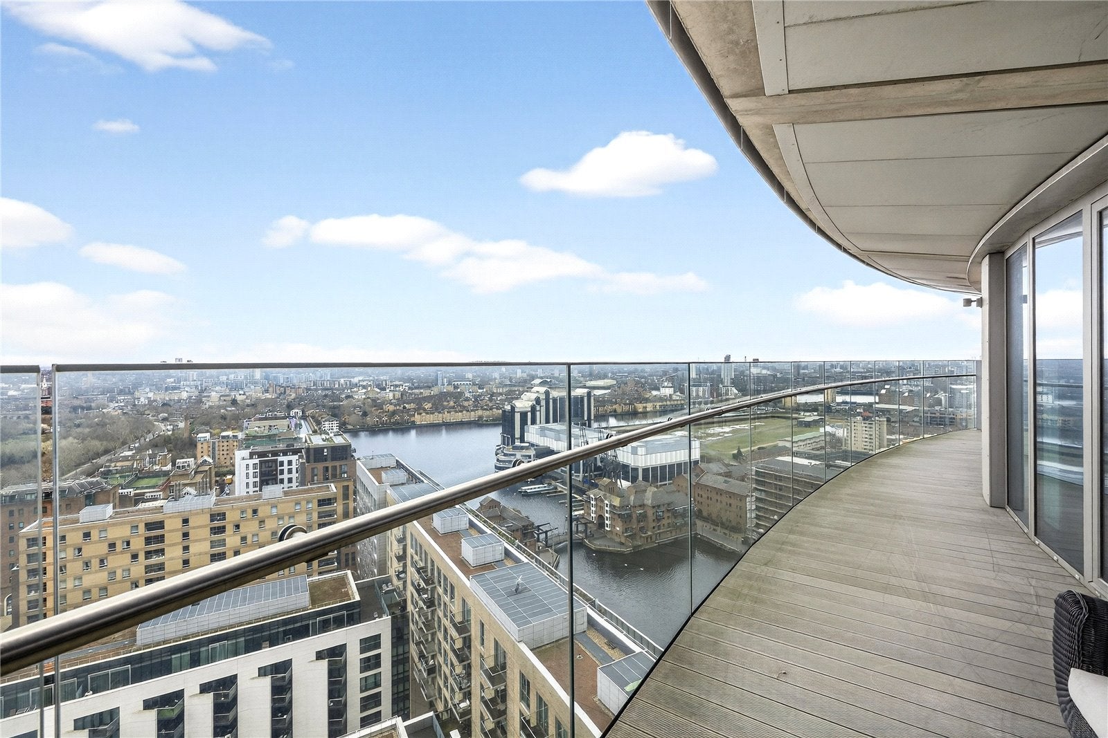 Flat Crossharbour Plaza in Greater London