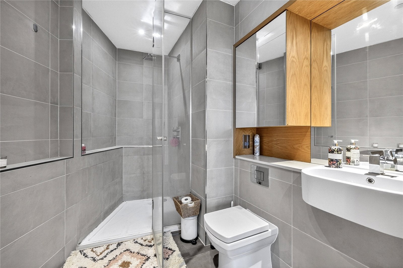 Flat Crossharbour Plaza in Greater London