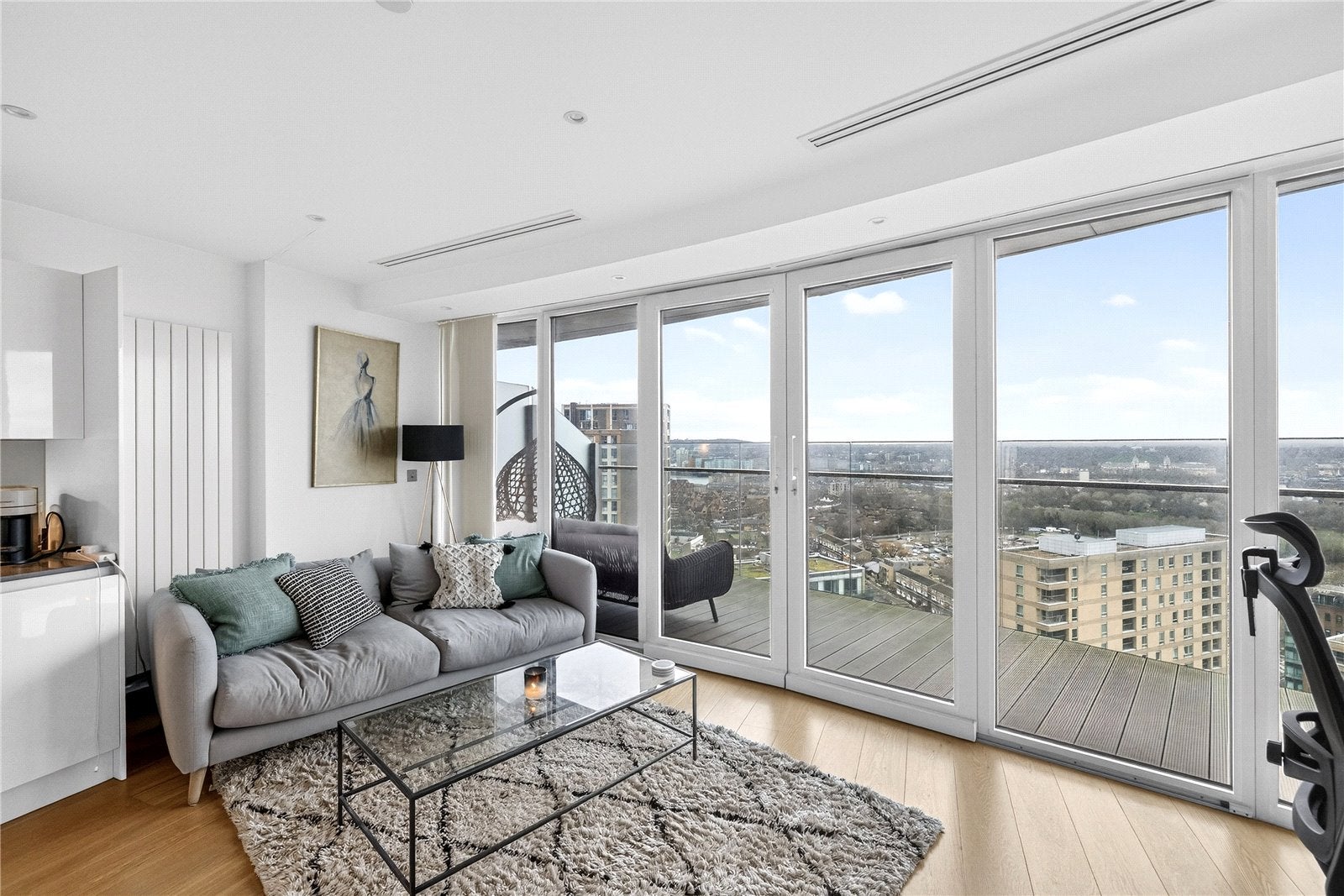 Flat Crossharbour Plaza in Greater London