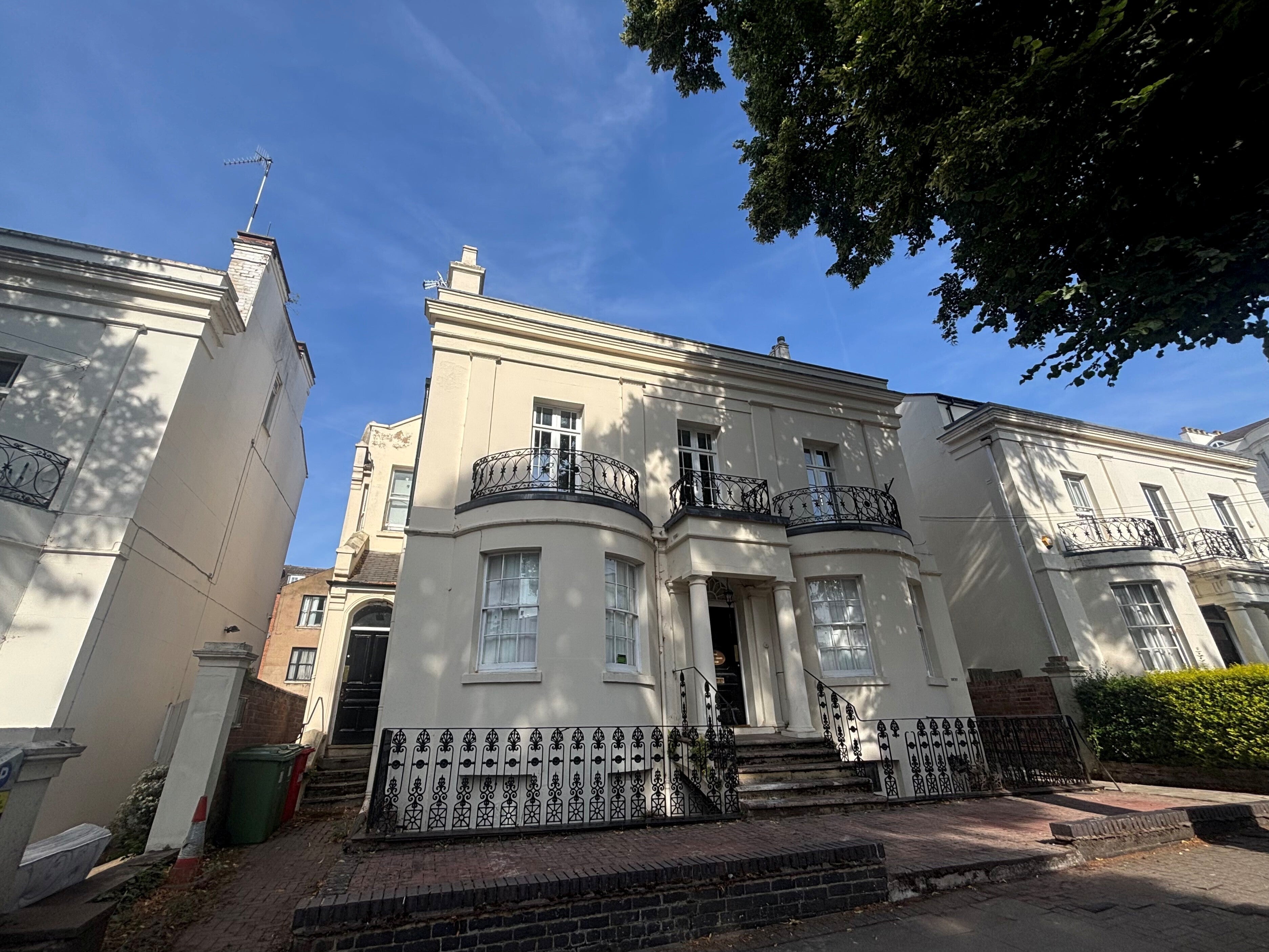 Flat Portland Mews in Royal Leamington Spa