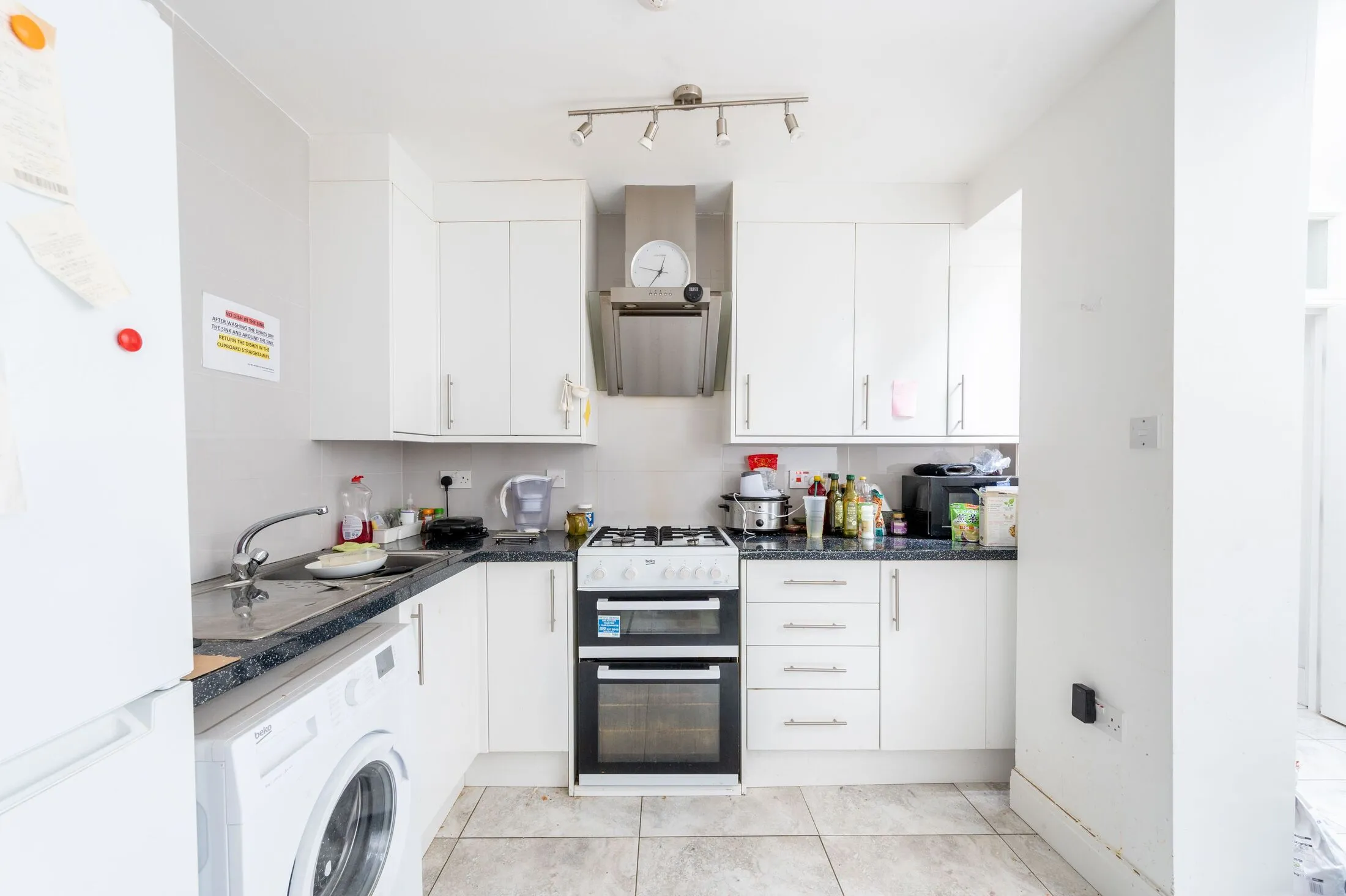 Flat Garratt Lane in Greater London