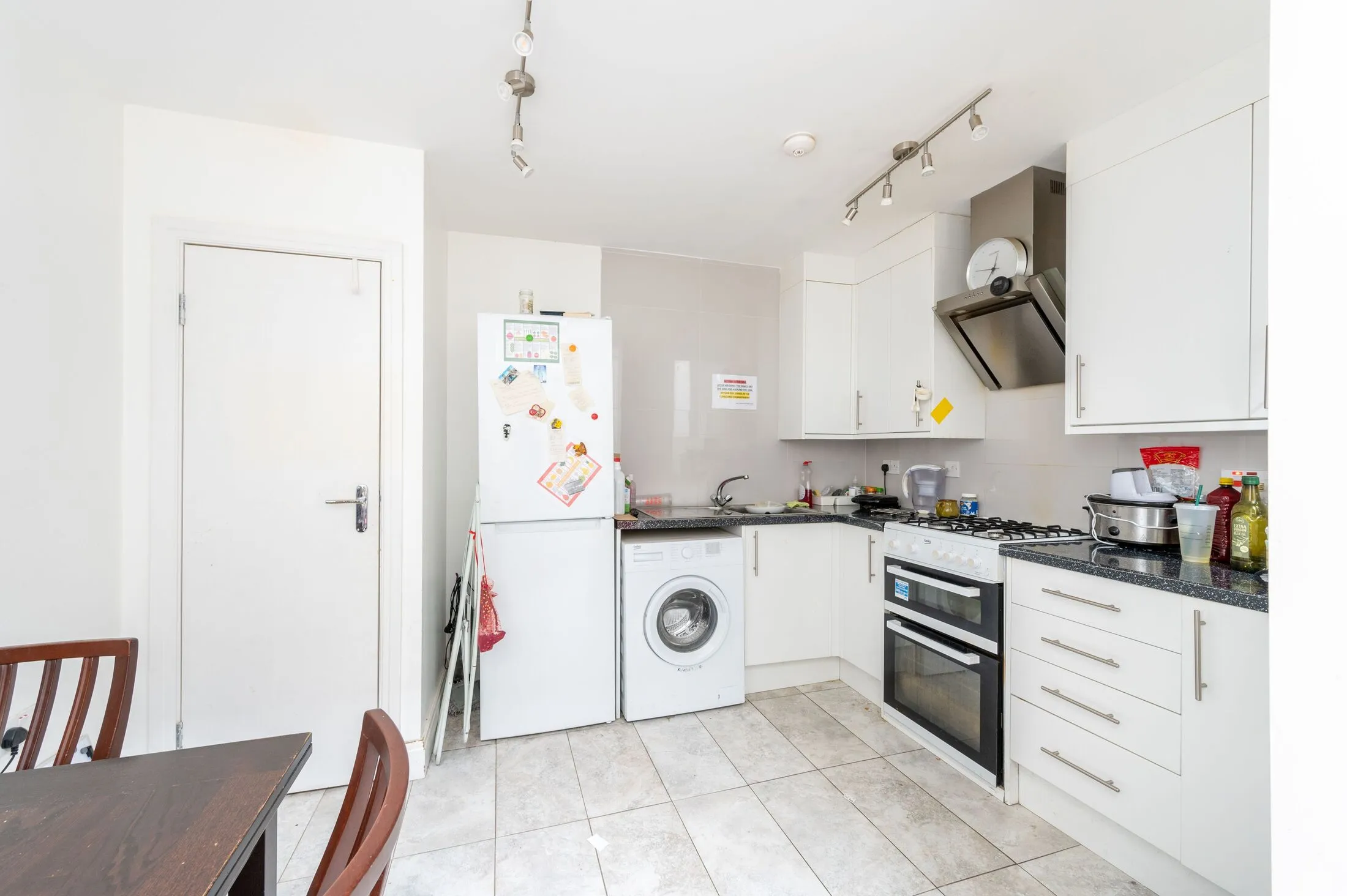 Flat Garratt Lane in Greater London