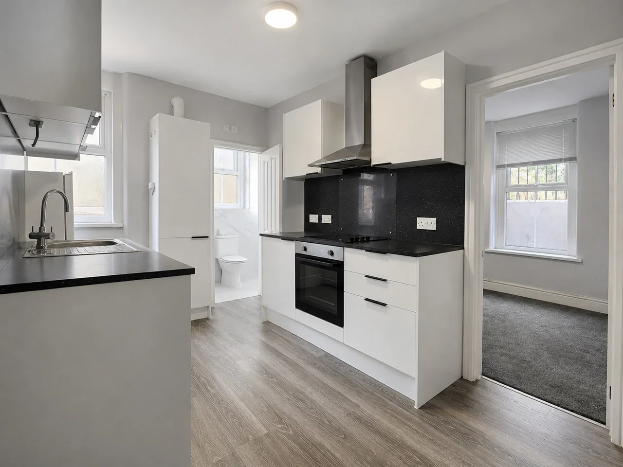 Flat Temple Street in Greater London