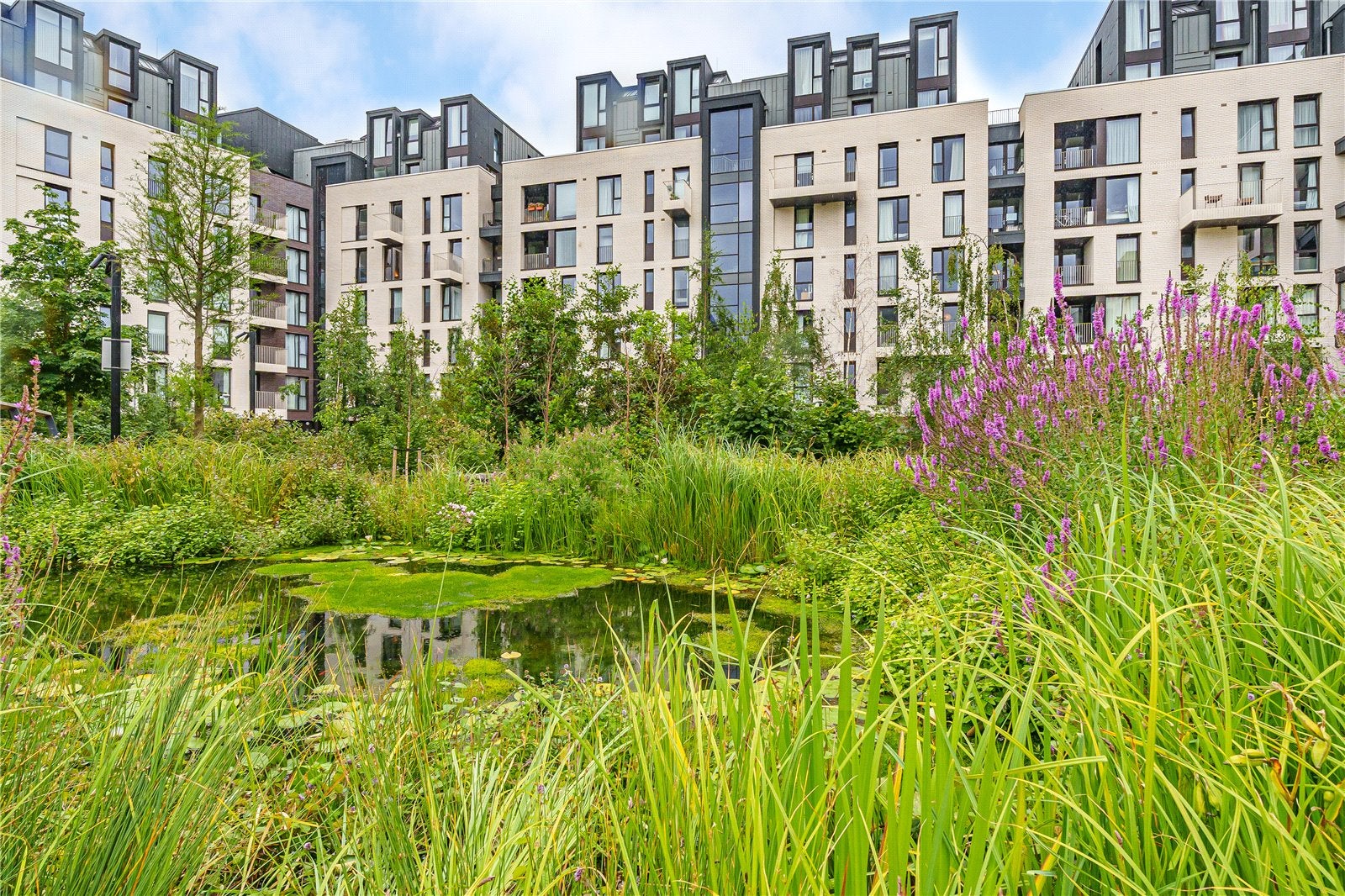Flat Forrester Way in Greater London