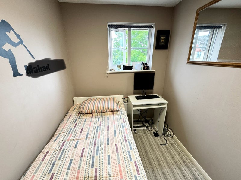 Room Wheatfield Drive in Bristol