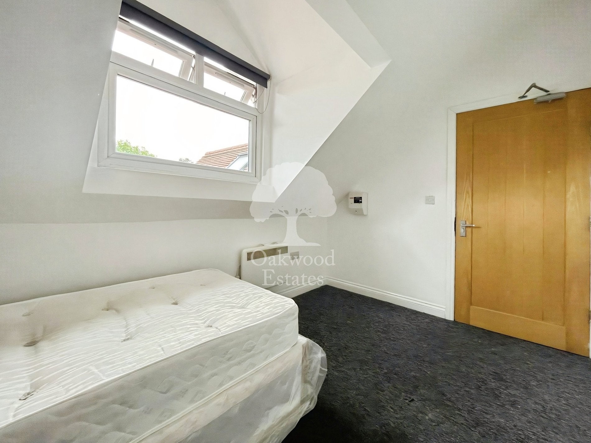 Room Sussex Place in Slough