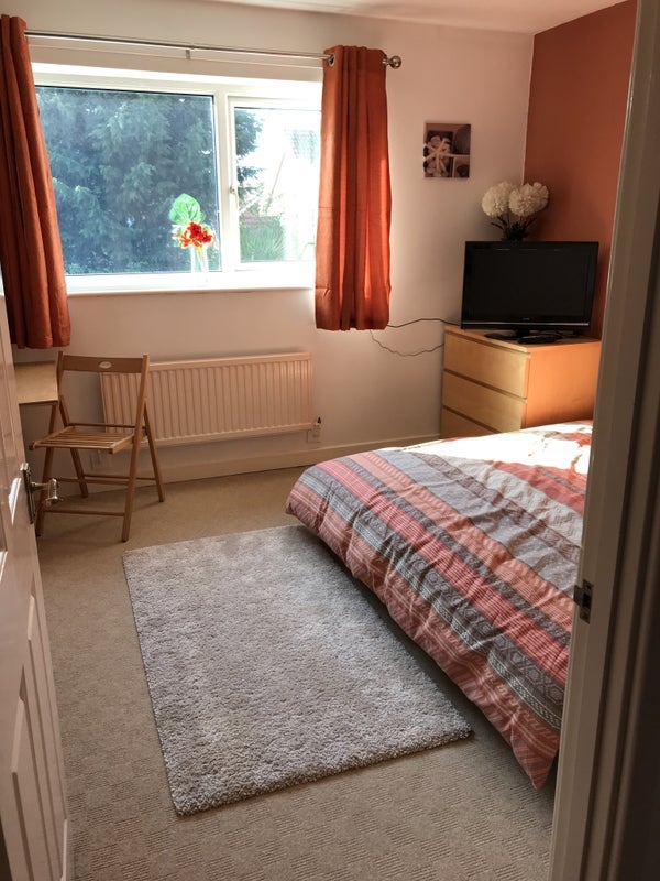 Room Robbins Close in Bristol