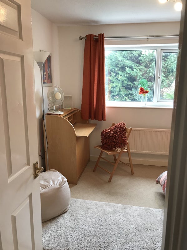 Room Robbins Close in Bristol
