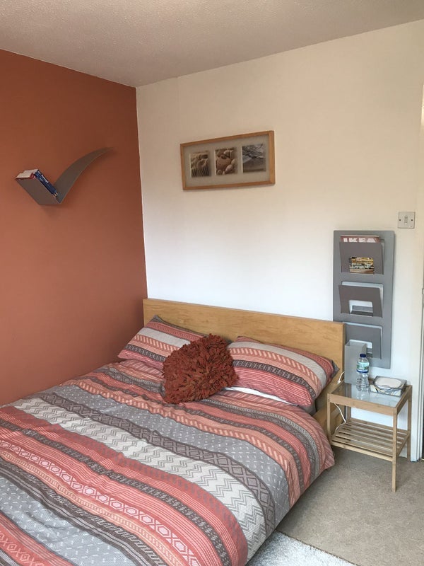 Room Robbins Close in Bristol