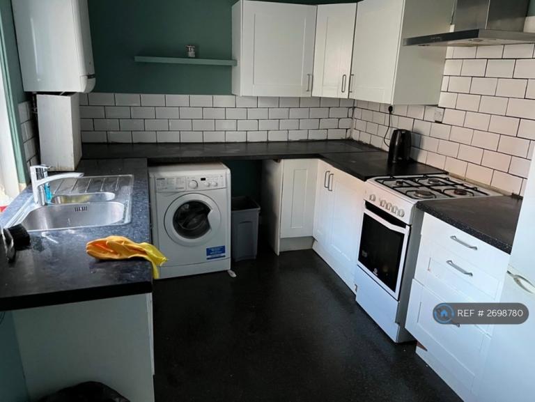 Flat Ancrum Street in Newcastle upon Tyne