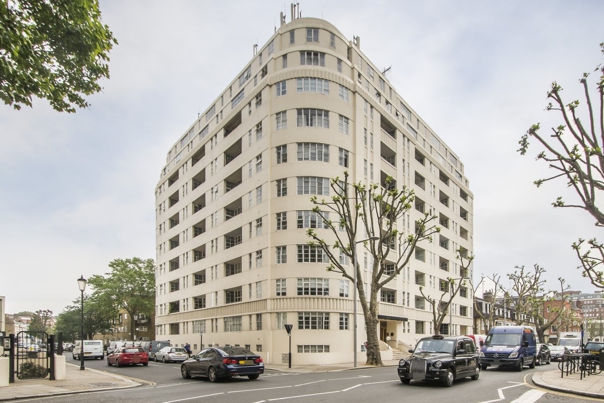 Flat Sloane Avenue in Greater London