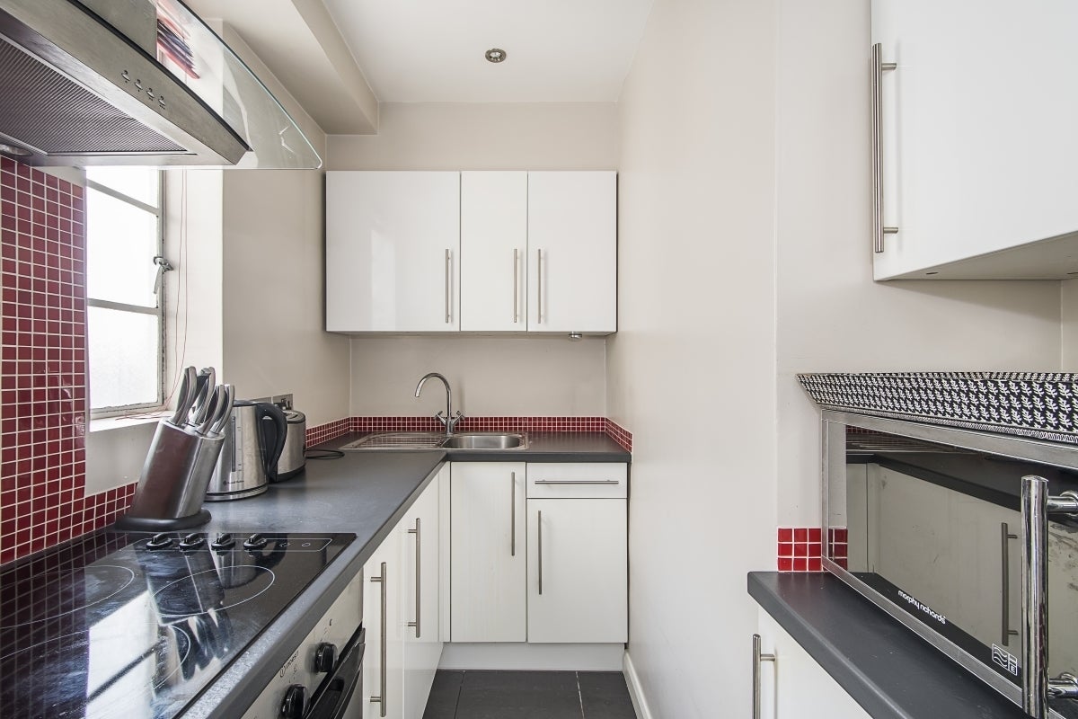 Flat Sloane Avenue in Greater London
