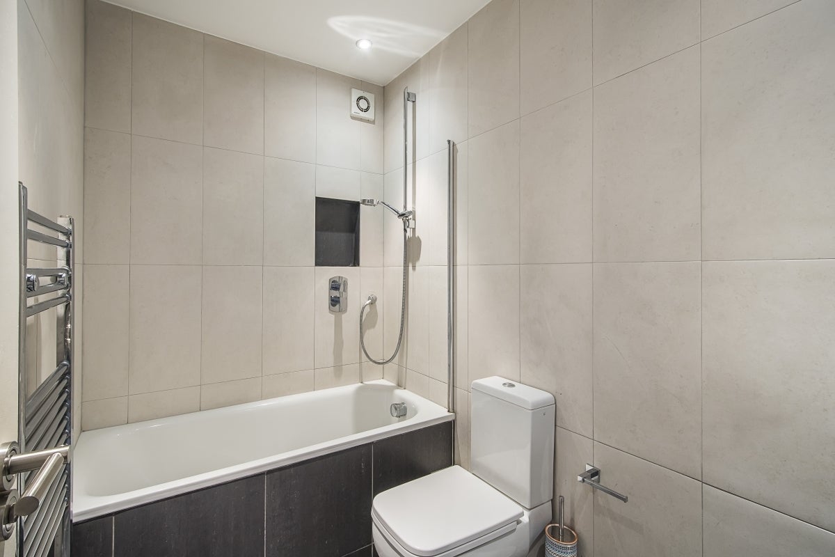 Flat Sloane Avenue in Greater London