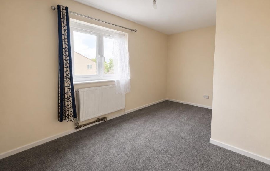 Flat Dunmow Close in London