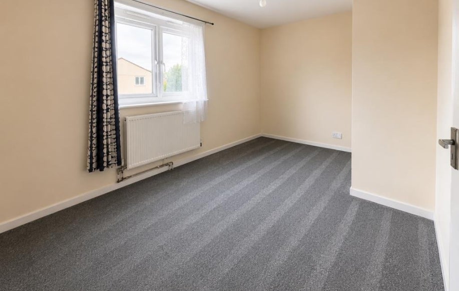 Flat Dunmow Close in London