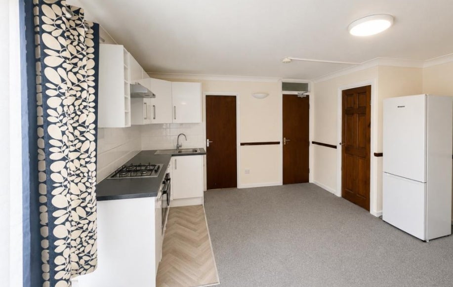 Flat Dunmow Close in London