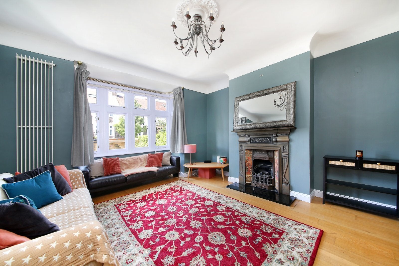 House Nightingale Lane in Greater London