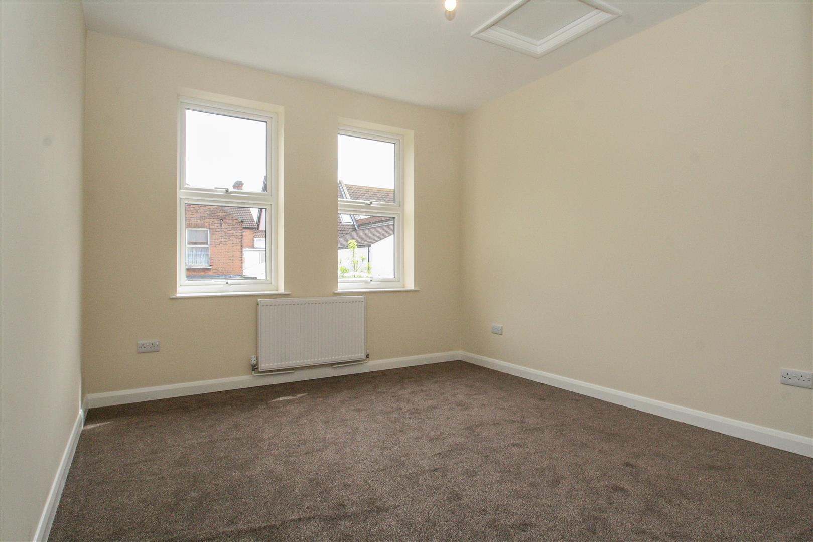 Flat Grosvenor Road in Southend-on-Sea
