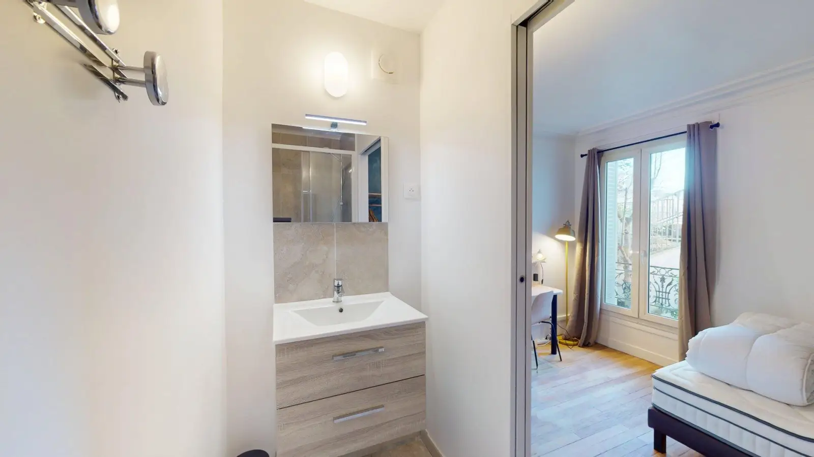 Room Rue de Crimée in Paris
