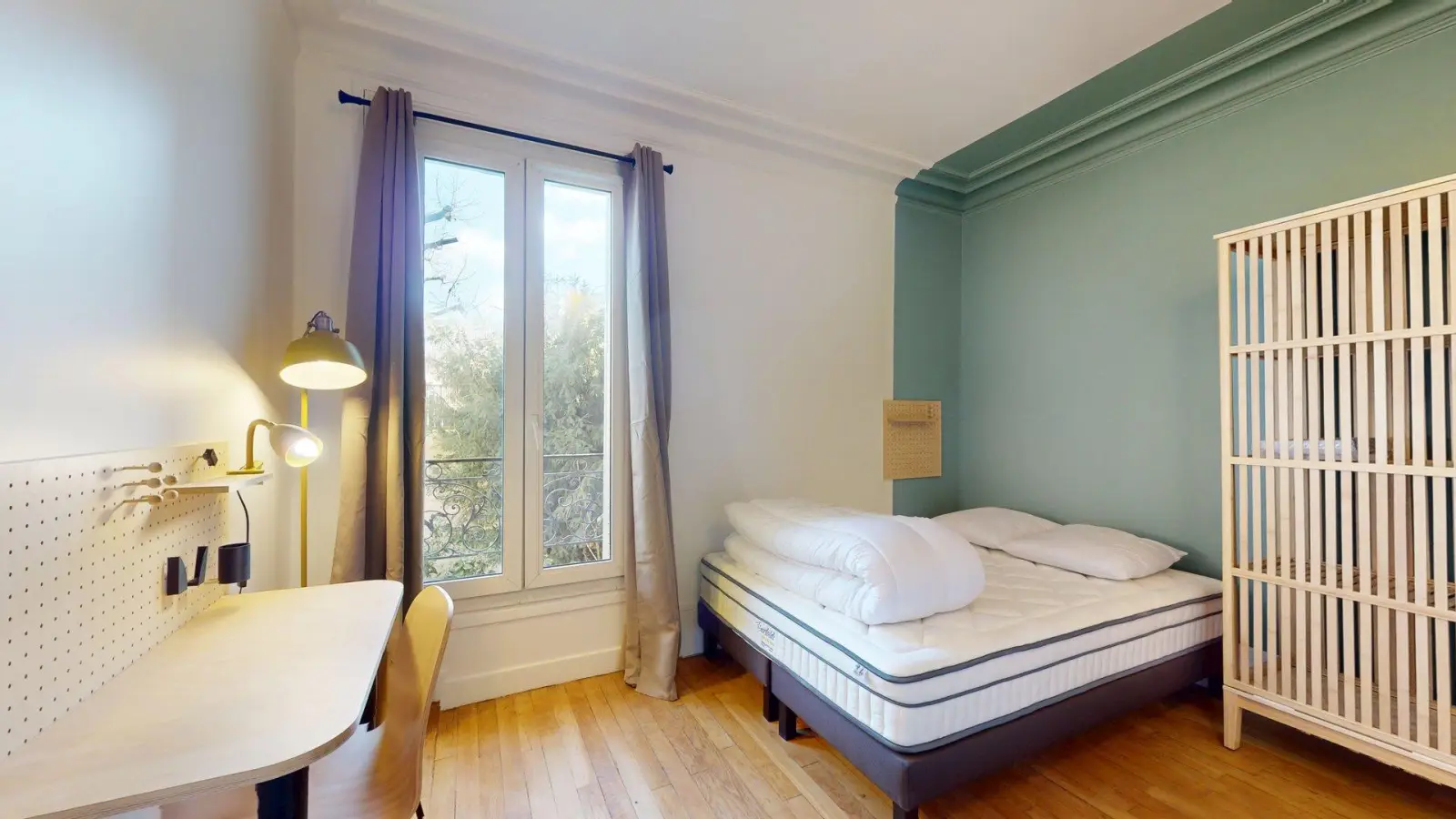 Room Rue de Crimée in Paris