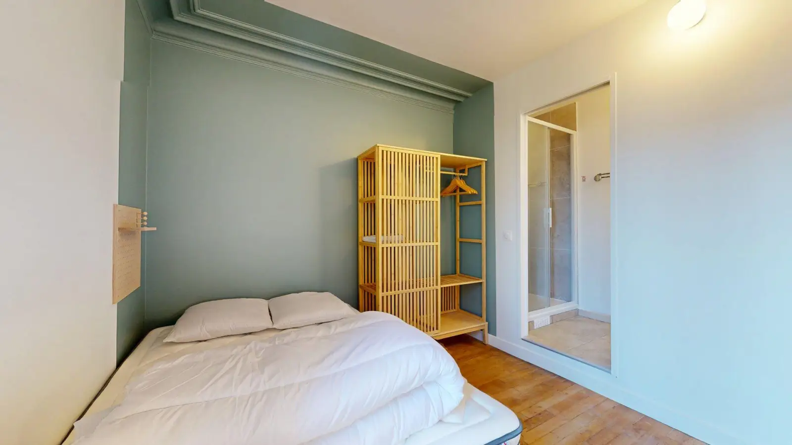 Room Rue de Crimée in Paris