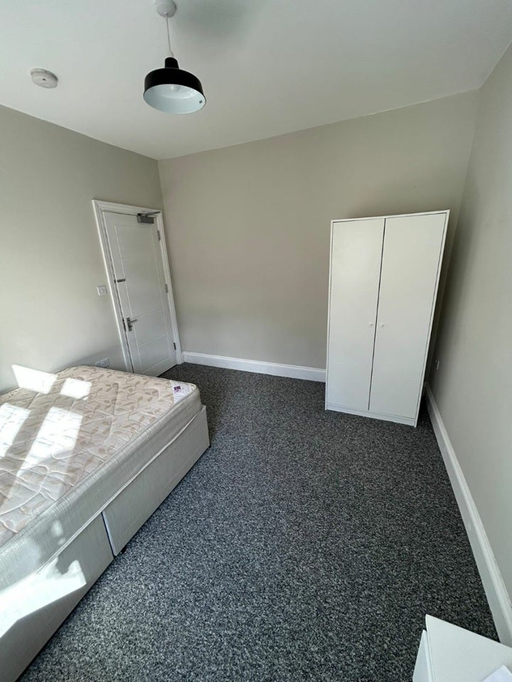 Room Quadrant Road in Greater London