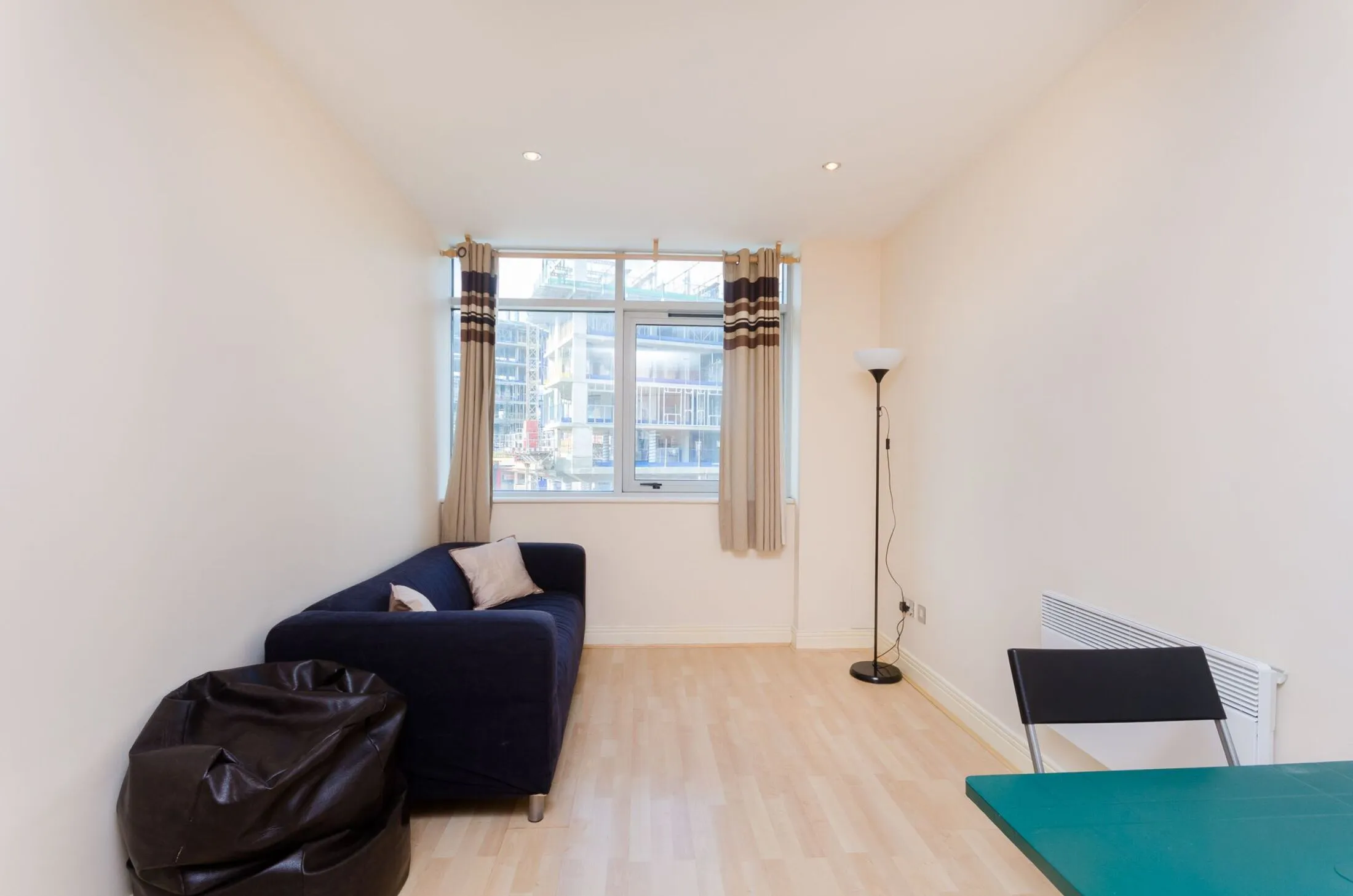 Flat Gerry Raffles Square in Greater London
