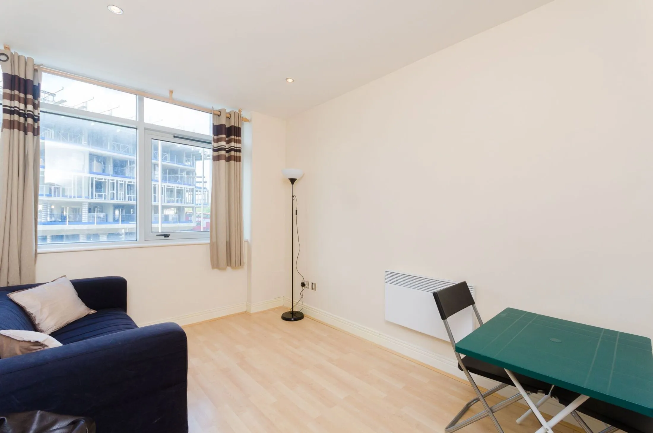 Flat Gerry Raffles Square in Greater London