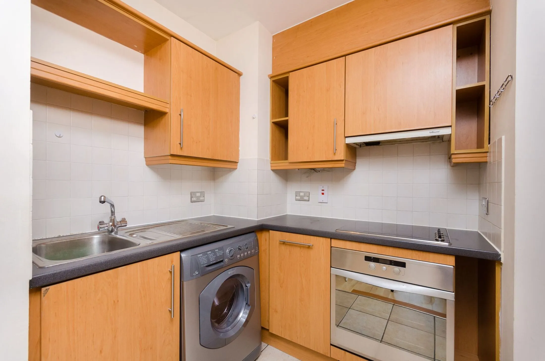 Flat Gerry Raffles Square in Greater London