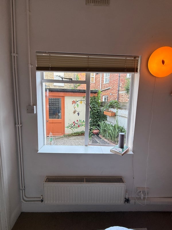 Room Becklow Road in Greater London