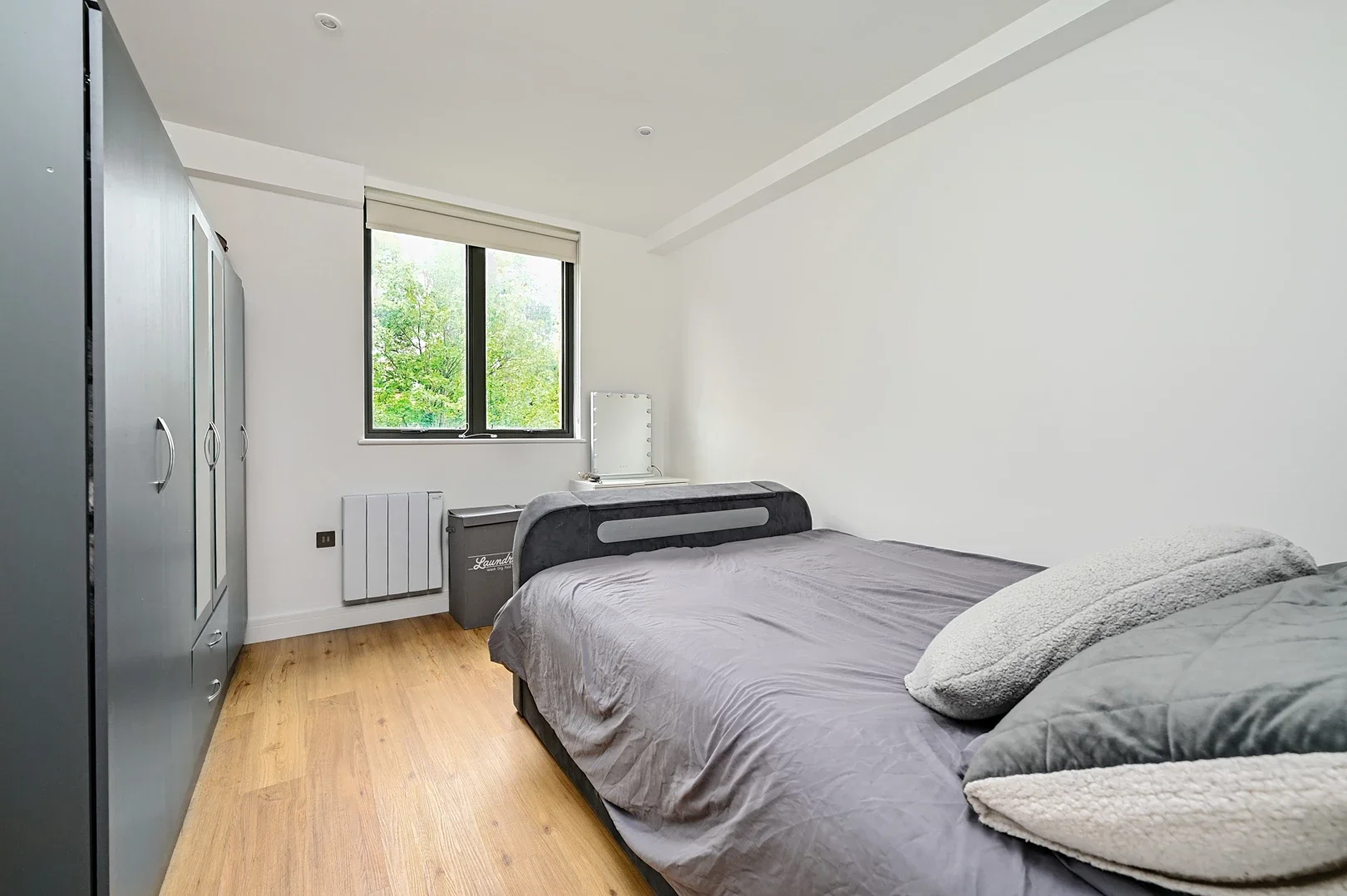 Flat Farnborough Road in Rushmoor
