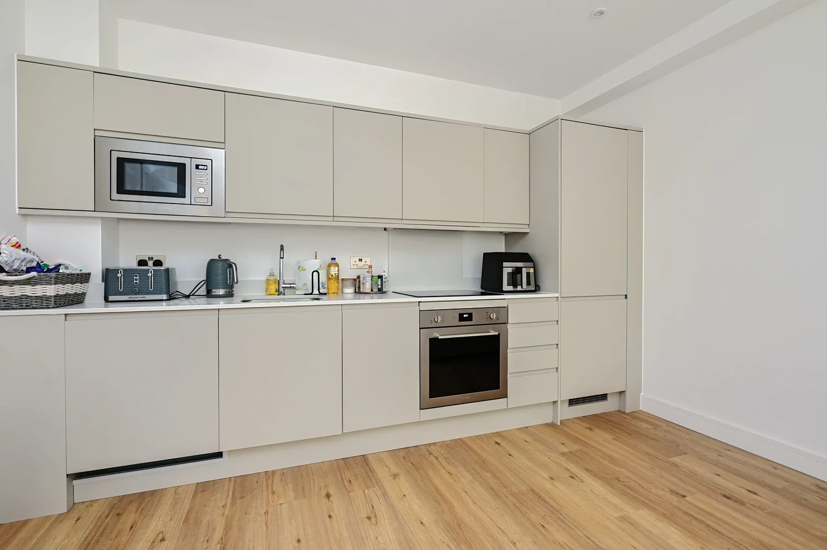 Flat Farnborough Road in Rushmoor