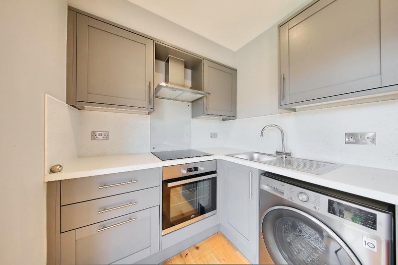 Flat Kingston Road in Greater London