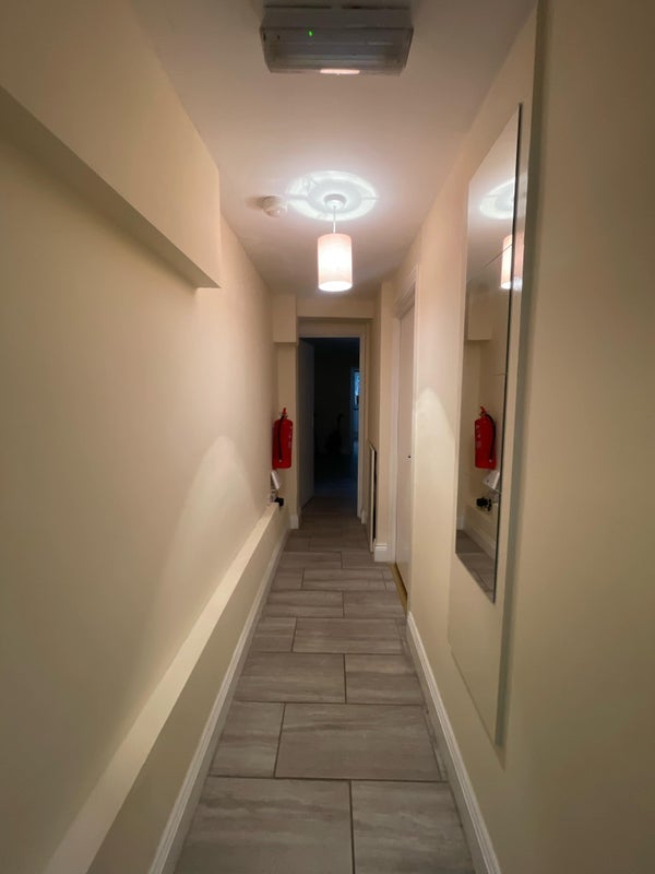 Room Shepherds Bush Road in Greater London