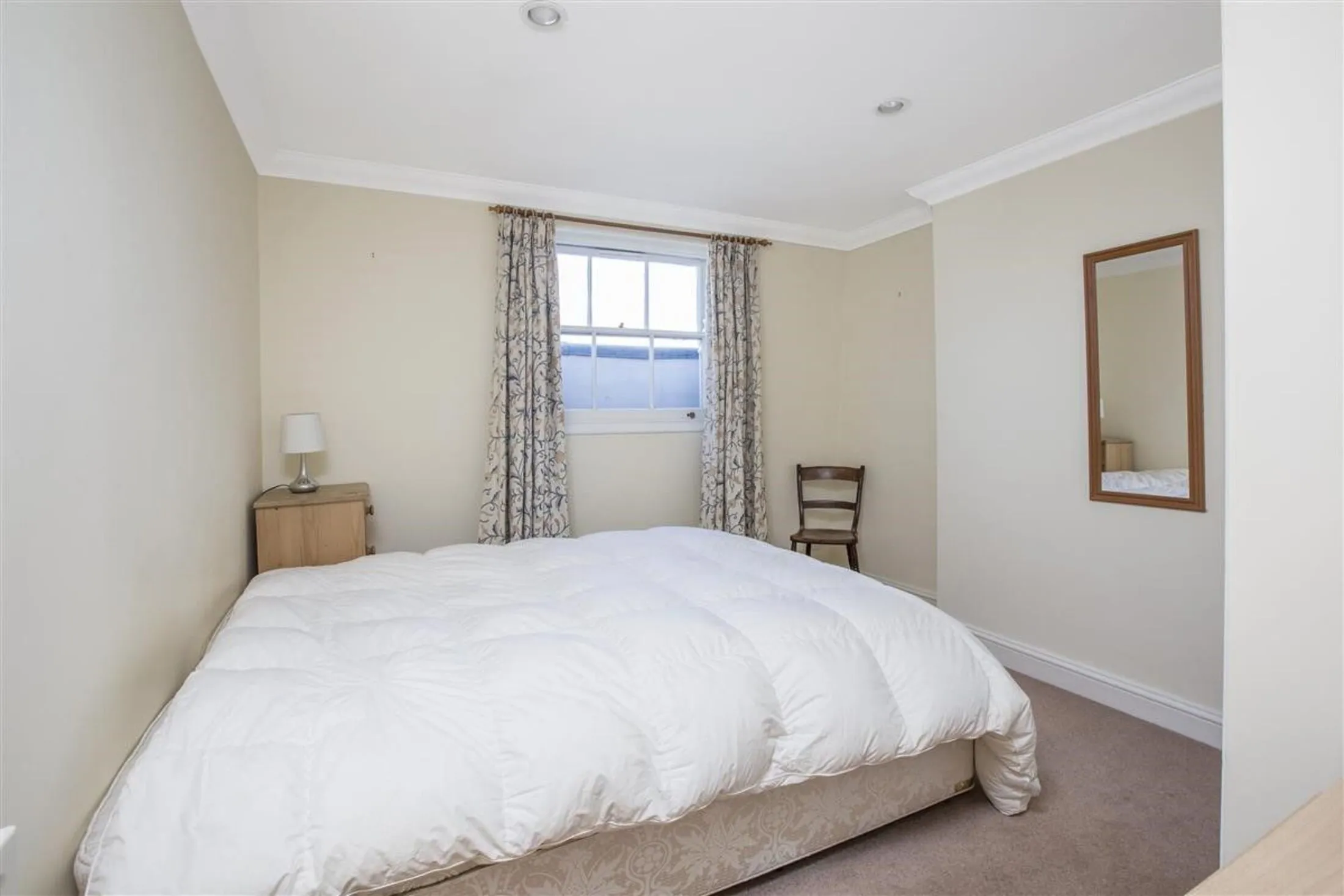 Flat Cambridge Street in City of Westminster