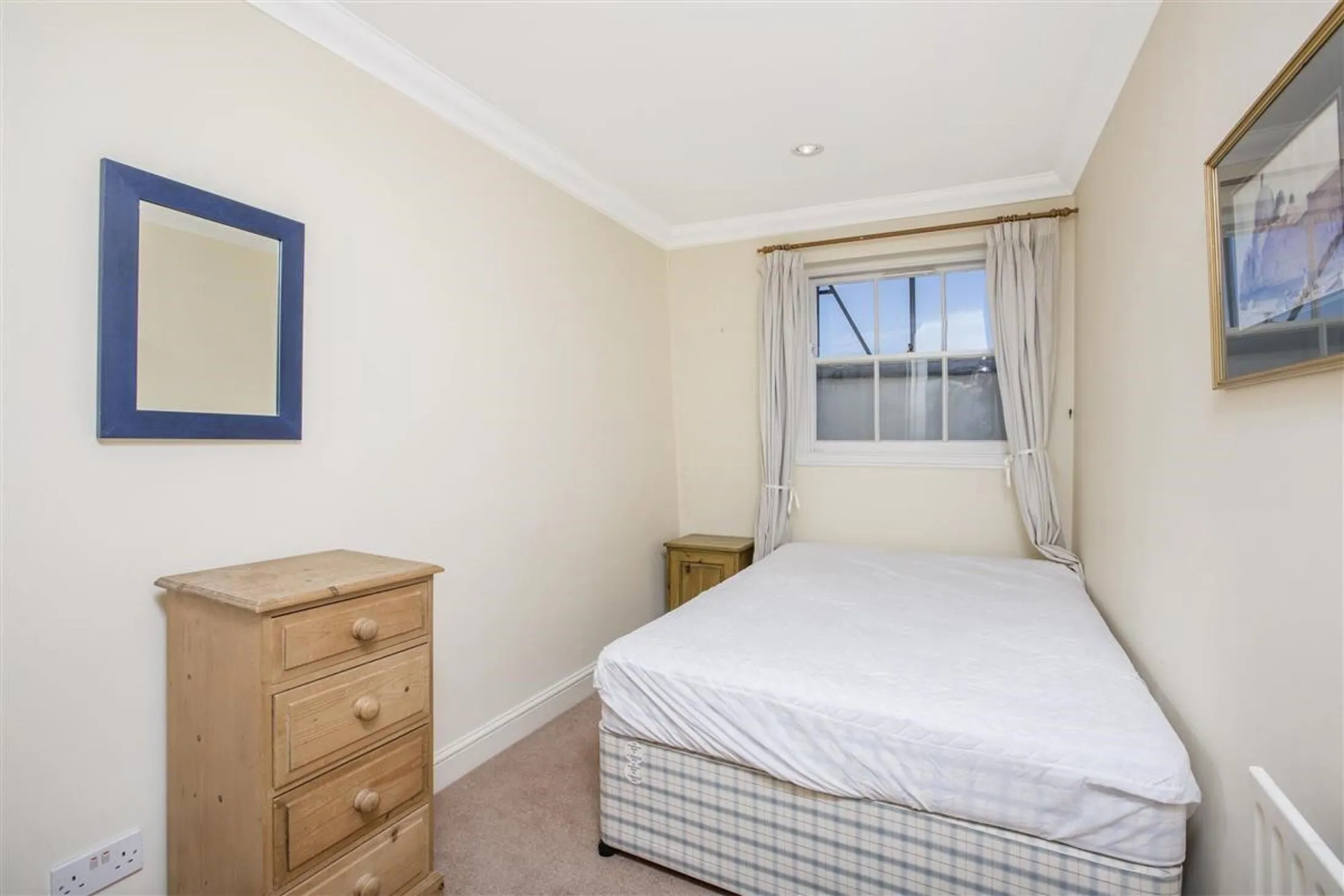 Flat Cambridge Street in City of Westminster