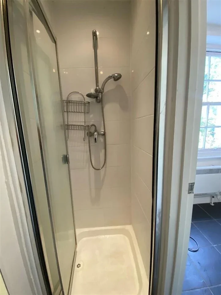 Flat Crowndale Road in Greater London